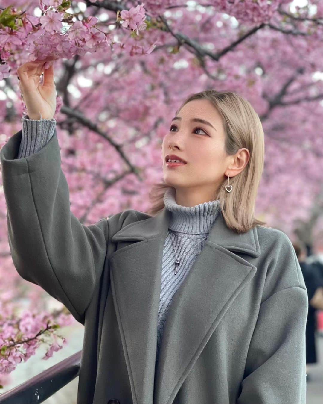 MIOのインスタグラム：「今年も行けたぁ🌸🥰 河津桜まつり💖🍡🍒💞」