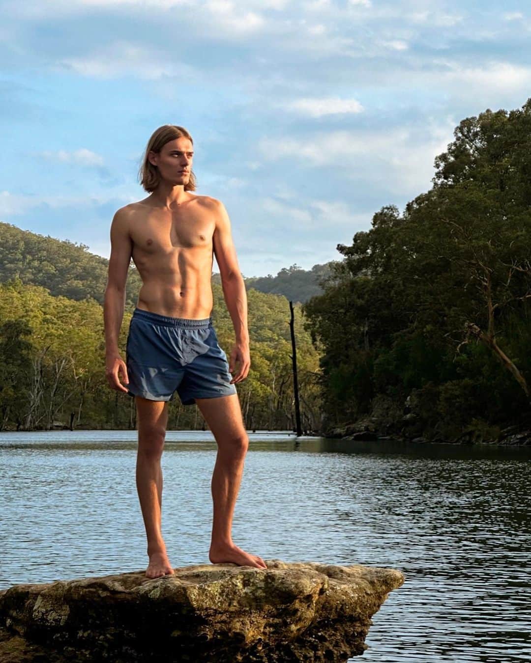 Ton Heukelsのインスタグラム：「Took me only three days of canoeing to find the perfect rock for this pose」