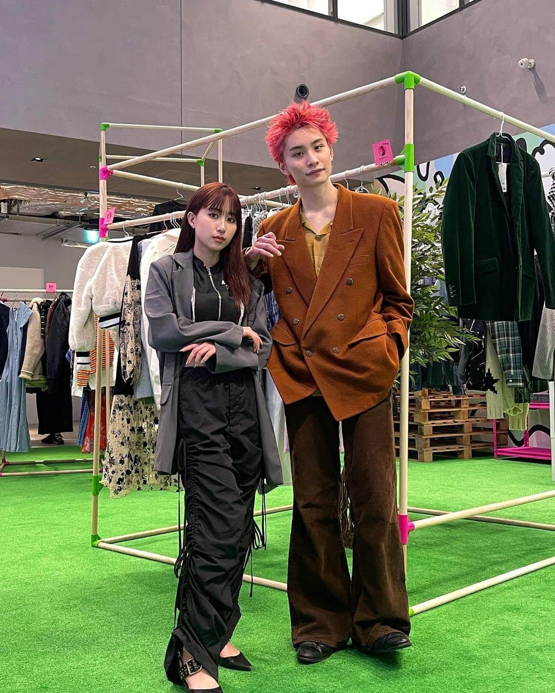 のインスタグラム：「るあと2人でミヤシタパークで行われている「ミヤパ」に行ってきました！🤟 セルフ写真館で写真撮ってきた📸 特に、寄付＋フリマの「キフマ」が最高すぎた！良い服ゲトれました❤️ #MIYASHITAPARK #ミヤシタパーク #ミヤパ #宮下写真館　#セルフ写真館 #KIFFma #キフマ #フリマ #pr」