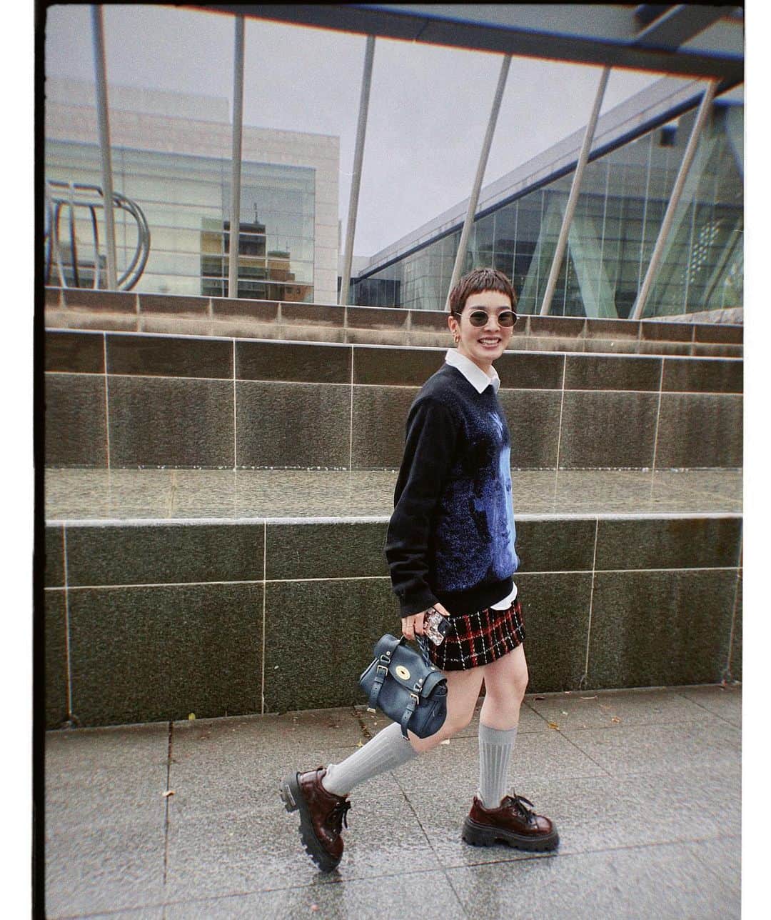 畠山千明のインスタグラム：「珍しくミニスカちゃん👗👞ｽｰｽｰ」