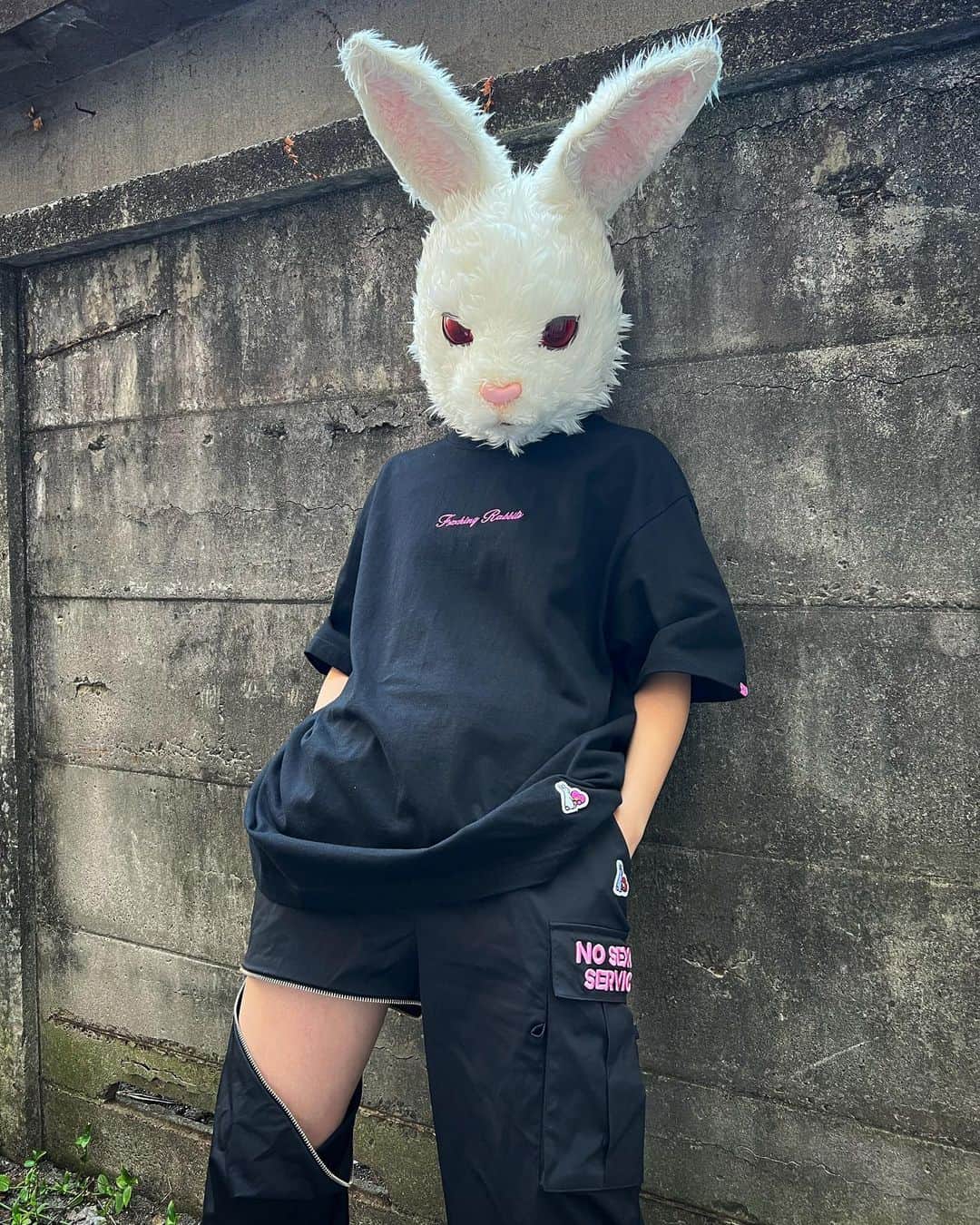 のインスタグラム：「I'm waiting.💋 #FR2梅 #FR2 #wearefxxkingrabbits  #nosexualservice」