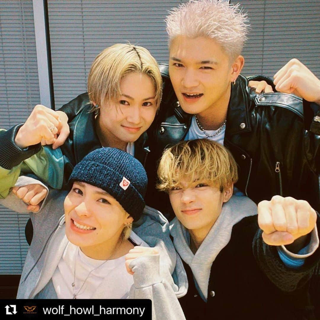 DJ DARUMAのインスタグラム：「㊗️🐺 僕はあくまで裏方ですので テンション上げすぎないように注意してたんですが 昨夜の放送をメンバーとリアタイしていて 気がついたらコノ写真(2枚目)になってました🫣💦  4人ともデビュー決定おめでとう！ そして応援していただいている全ての皆さま 本当にありがとうございます🫶🏻❤️‍🔥　  これからもウルフを宜しくお願いします！！  DJ DARUMA .... .... ....  #Repost @wolf_howl_harmony  無事合格しました！！！🐺❤️‍🔥 全ての皆さまに感謝です！！！  ありがとうございます🫶🏻🫶🏻🫶🏻🫶🏻  #iCONZ第二章 #WOLFHOWLHARMONY #WHH #LOVERED」