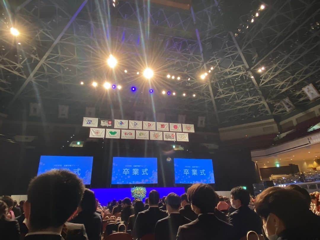 東京スポーツ・レクリエーション専門学校のインスタグラム：「⁡ 2023.03.10 東京スポーツ・レクリエーション専門学校 🌸卒業式🌸 ⁡ TSRで過ごした2年間はどうでしたか? 色んな出来事があったと思いますが、 2年前の自分よりきっと成長しているはずです🌱 ⁡ 数多くある学校の中で、 TSRを選んでくれて本当にありがとう!! 卒業生1人ひとりに素敵な未来が待っていることを 職員一同願ってます✨ ⁡ 何かあったら、いつでも帰ってきてくださいね🏫🐳 改めて、卒業おめでとうございます🎓 ⁡ #卒業式#東京スポーツレクリエーション専門学校」
