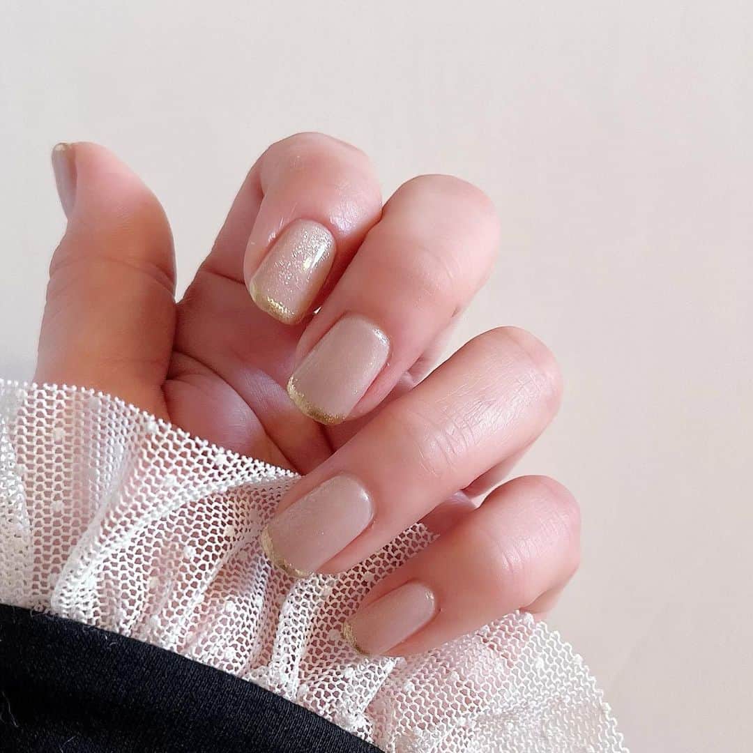 のインスタグラム：「* * self nail💅🏻 * マグネット×ミラーできらきら✨ * #セルフネイル #ジェルネイル #マグネットネイル #ミラーネイル #シンプルネイル #フレンチネイル #ミラーフレンチ」
