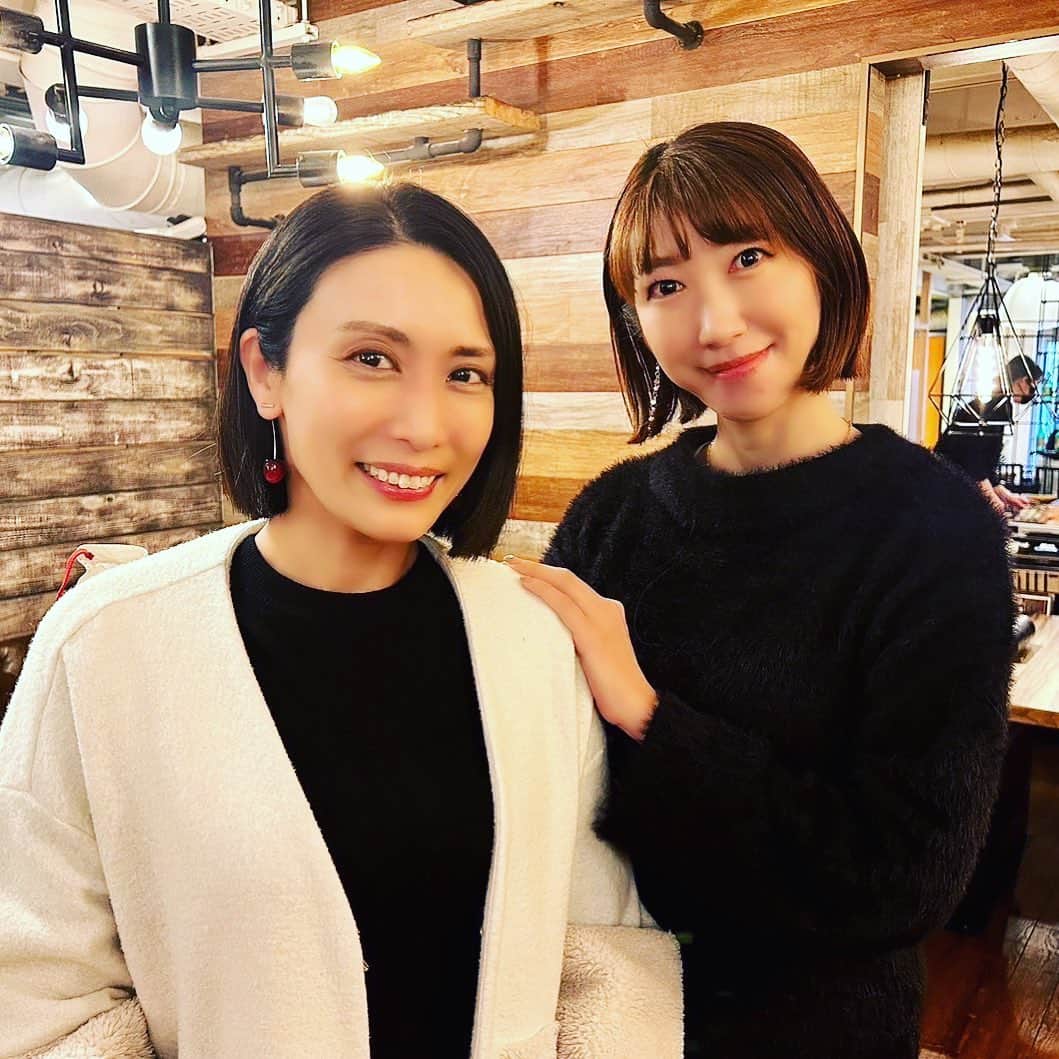 のインスタグラム：「憧れのヘンセさんと❣️  関西の韓流イベントのMC といえばのこのお方。 MBS韓流同好会で 初めてお会いすることができました！  もっともっと色んなこと 聞きたいし 私も韓国語 頑張ろうと思いました〜。  ナミさんにも 久しぶりに会えたし 韓活 また楽しみまーす。  #mcヘンセさん #韓流同好会 #ママ友としても是非#DJ&MCNami」