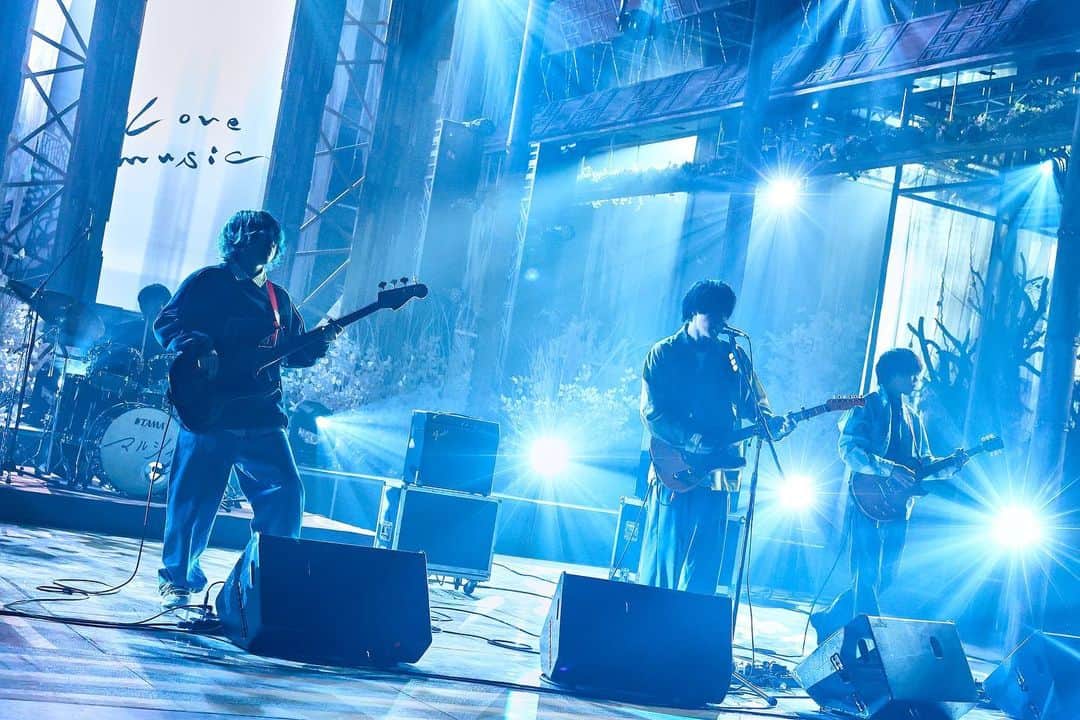 マルシィのインスタグラム：「フジテレビ系『Lovemusic 』  音楽番組 初出演㊗️ 『絵空』テレビ初歌唱でした🎉  ありがとうございました‼️🤲  photo by 白石達也（@t_s_p_1988）」