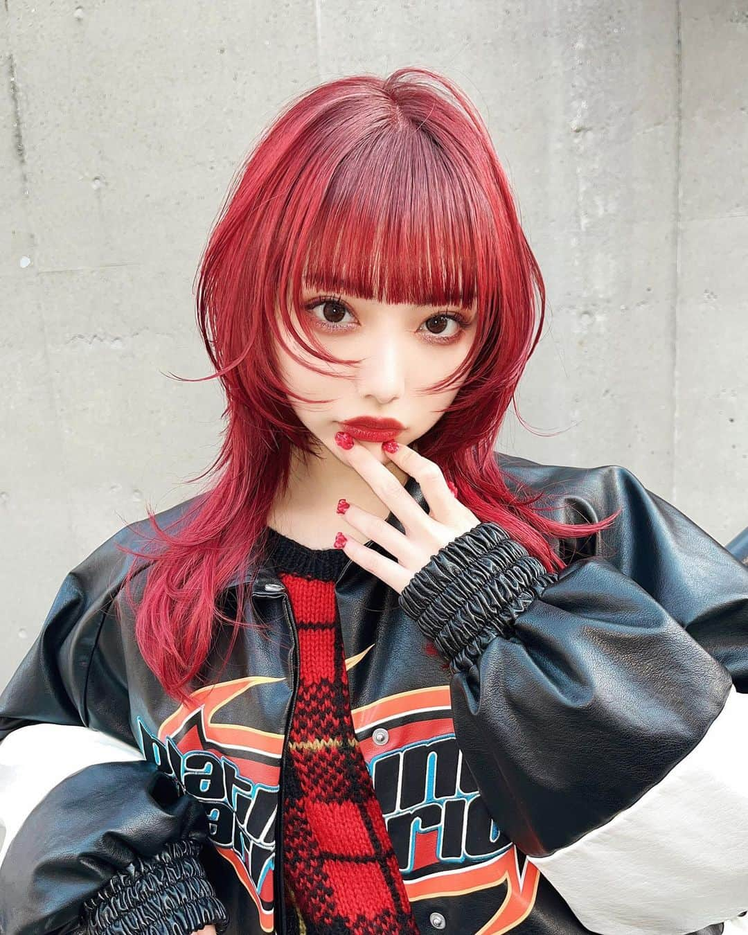 藍染カレンのインスタグラム：「new hair ✂︎ @king_chi  ちあきさん♥︎  レイヤーつよめだから結んで剣心スタイルにすることも可能」