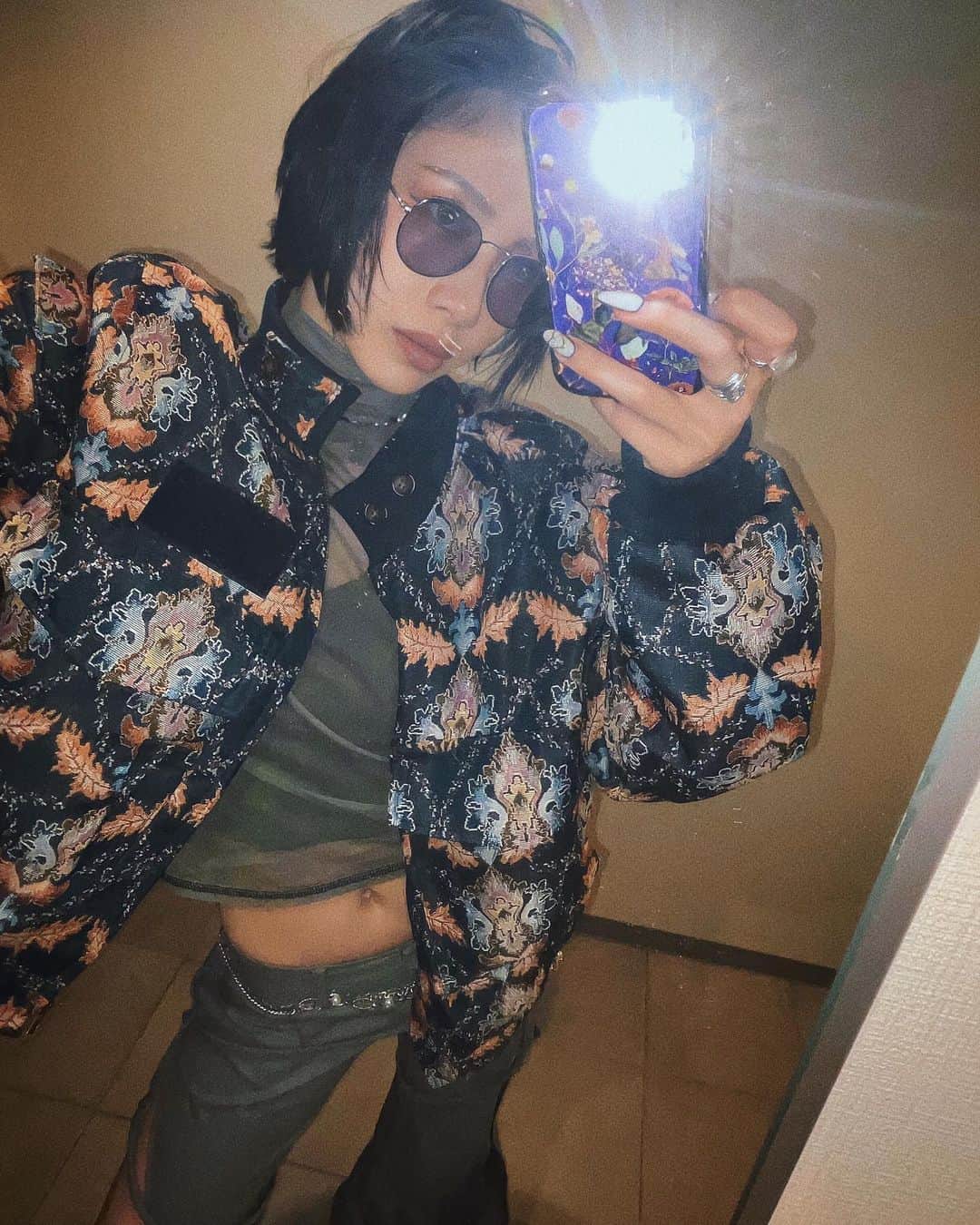 honoka のインスタグラム：「あらためて。静岡と名古屋 2日間ありがとうございました🤍🤍  そして今日はオンライントークもー！ みんなといっぱいお話しできて めっちゃ元気もろた🥹  次は関西だぁ。  このアウター好きすぎる💙🧡」