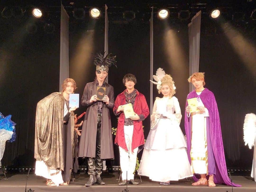 内木志のインスタグラム：「朗読劇『美男ペコパンと悪魔』 ありがとうございました🤍 ボールドゥールお幸せに🥺 #朗読劇 #美男ペコパンと悪魔」