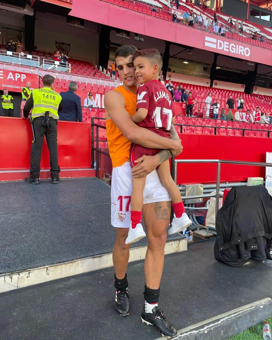 エリク・ラメラのインスタグラム：「Hermoso día de partido 🔴⚪️🫶」