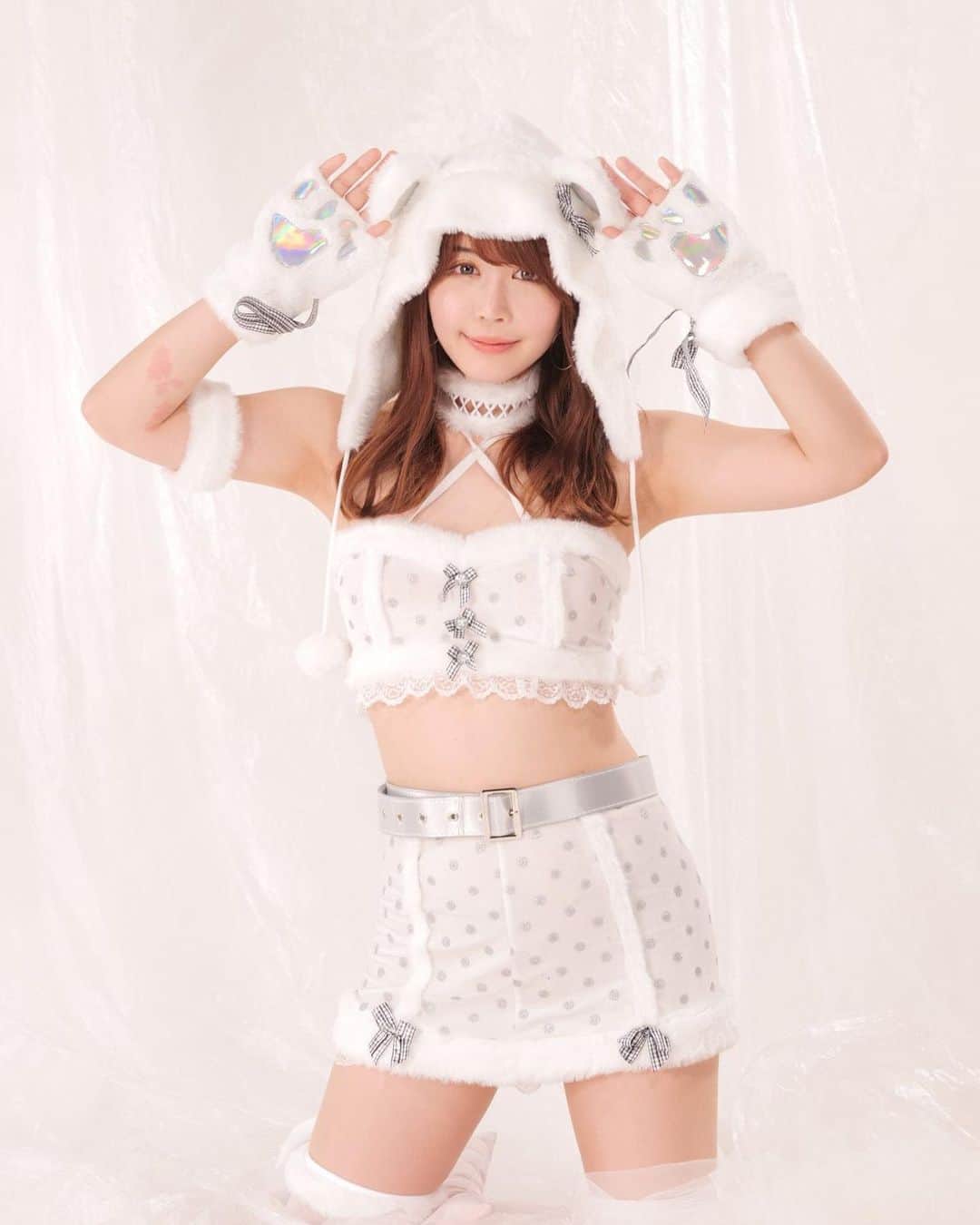 永原芽衣さんのインスタグラム写真 - (永原芽衣Instagram)「白熊🐻‍❄️ . . あと何回コスプレ着れるかなあ☺︎🌟 . . . . . . . . . . . . . . . . . . . .  #photo #camera  #粉我  #japanese #japanesegirl #swimwear #follow #followme  #フォロワー募集中  #フォロワー増やしたい #レースクイーン #コスプレ　　 #racequeen #selfie  #팔로우 #셀카 #셀카샷 #셀피 #셀카그램 #얼스타그램 #팔로우환영 #팔로우환영 #팔로  #photography #photoshoot #撮影　#portrait #カメラ　#camera #photoshooting  #cosplay」3月13日 22時13分 - meinghr1008