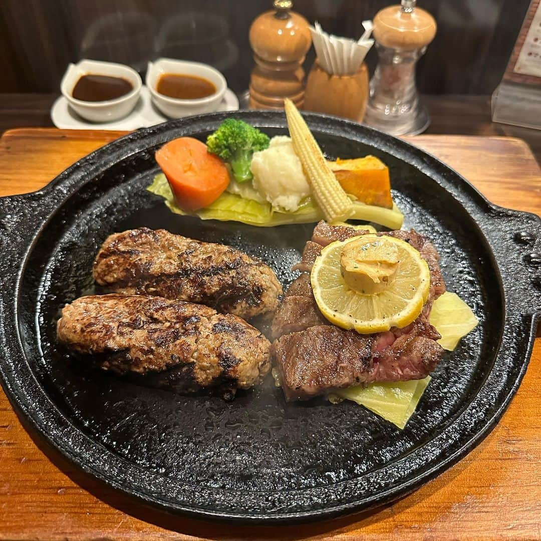 SHUHEI.Kのインスタグラム：「食べログ百名店の常連。 地元のハンバーグの名店。 最近とにかく肉への想いが強い。 なんでだろう？」