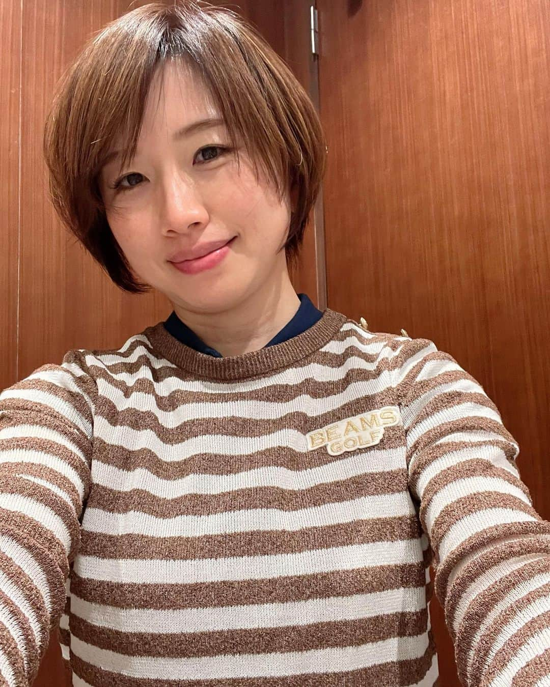 勝又優美さんのインスタグラム写真 - (勝又優美Instagram)「皆さまこんばんは！😃 今日は月曜日！夕刊フジの日でした！毎週月曜日は夕刊フジでゴルフレッスンをご覧ください😆 よろしくお願いします☺️  夕刊フジは電子版もおすすめ！ フルカラーでバックナンバーも読めます😆  夕刊フジ電子版はこちら↓ https://denshi.sankei.co.jp/application/fuji.html  今回のBEAMS GOLFウェアはこちら↓  https://www.beams.co.jp/item/beamsgolf/tops/85150009646/?color=25  https://www.beams.co.jp/item/beamsgolf/tops/84150011646/?color=75 こちら、メンズも同デザインであります！  #夕刊フジ #pinggolf #beamsgolf  #勝又優美#花粉症 #ゴルフ #ゴルフ女子 #golf #ゴルフコーデ #ゴルフウェア #ゴルフ女子コーデ #ゴルフレッスン #golfstagram#ゴルフウェアレディース #ゴルフファッション #ゴルフ好き #ファッション #ファッションコーデ  @beamsgolf」3月13日 22時47分 - yumi.katsumata