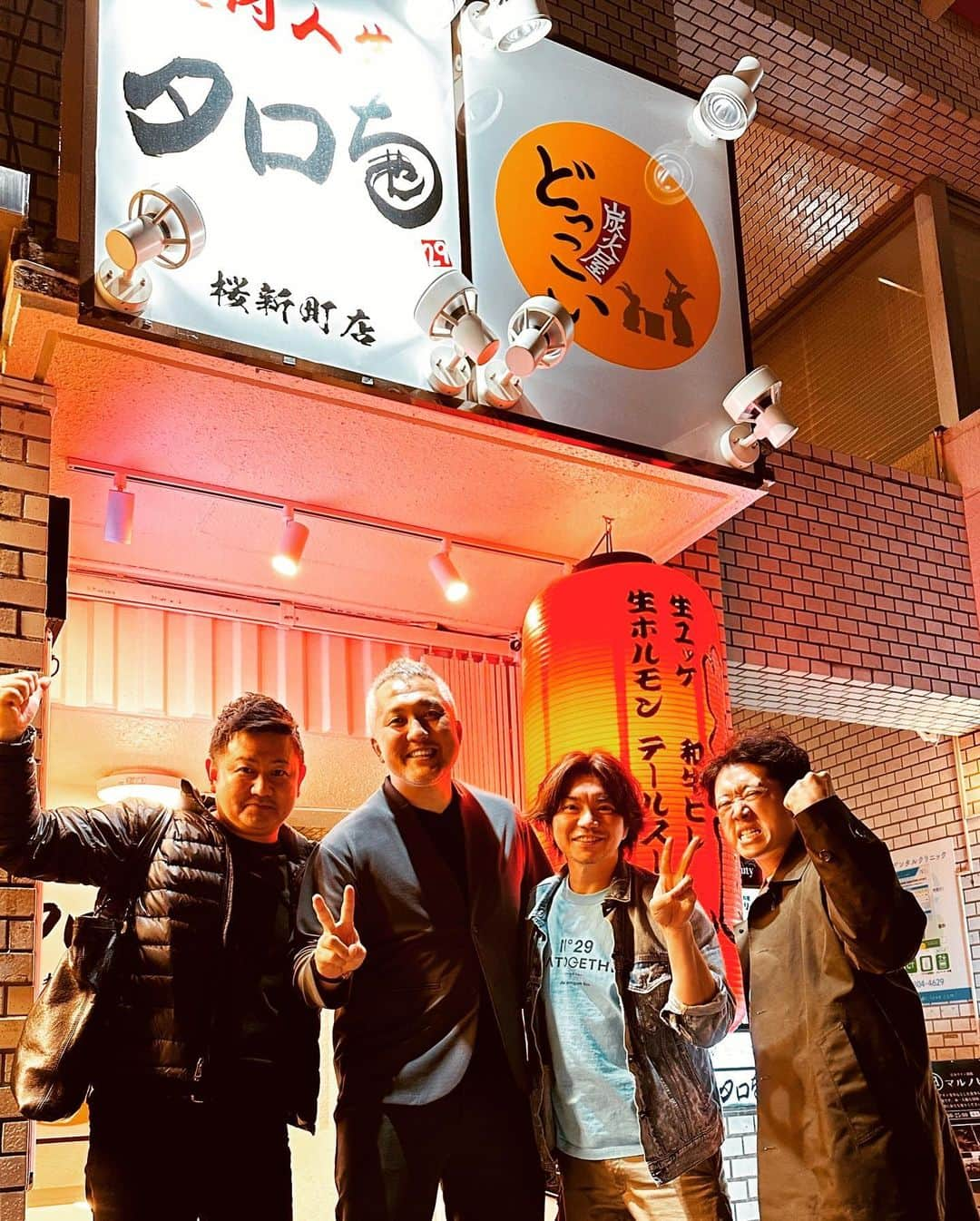 田辺晋太郎さんのインスタグラム写真 - (田辺晋太郎Instagram)「【柔道男子日本代表監督でアテネ五輪金メダリストの鈴木桂治さんとタロちゃんで焼肉！】  というわけで、昨夜は #柔道男子日本代表 監督で #国士舘大学 体育学部武道学科教授の #柔道家 #鈴木桂治 さんと #桜新町 の #焼肉人生タロちゃん でご一緒させて頂きました！！  監督というお立場ながらいまだにトレーニングは欠かさない事もあって『うまい！！うまい！！』とたくさん召し上がって頂き、こちらまで #焼肉 が何倍も美味しく感じられました(*´∀｀)  鈴木桂治さんは子供達に #柔道 という武道を通じて、 相手を思いやる気持ち、諦めない気持ち、挑戦する気持ちを大切に指導し、また礼儀や返事、挨拶などを身につけながら大きく成長させ、日々、柔道を普及させるために #鈴木桂治柔道アカデミー （#KJA）を主宰されていらっしゃるとのことで、初めてお会いしましたがその想いや人間としての魅力で一発でファンになりました！ ぜひ何かKJAの活動に協力したいし皆さんの中でこの活動に興味ある方は何か一緒にやりましょう！  また鈴木桂治さんは中学から国士舘にいらしたので我が地元 #世田谷 が第２の故郷！ 愛してやまない #上町 の #バーボン や #松陰神社 の #町中華 #喜楽 の話で盛り上がってより一層親近感が増し #世田谷グルメ も良いものだなぁと再認識しました！  お連れ頂いた竹ちゃん、そしてはじめましてでしたが #90年代音楽 好きで意気投合させて頂いた綱さん！ 素晴らしい飲食店経営者のお二人との会話も本当に刺激的でした、ありがとうございました！！  いやぁ、改めて #タロちゃん の焼肉、そして #ハンバーグ 旨いよなぁ、、、（手前味噌ダレw）  本当にありがとうございました！！  #肉マイスター #田辺晋太郎 #和牛 #yakiniku #但馬牛 #但馬太田牛 #神戸ビーフ #ホルモン人生タロちゃん #中野 #自由が丘」3月14日 9時42分 - meat_meister_tanabe_shintaro