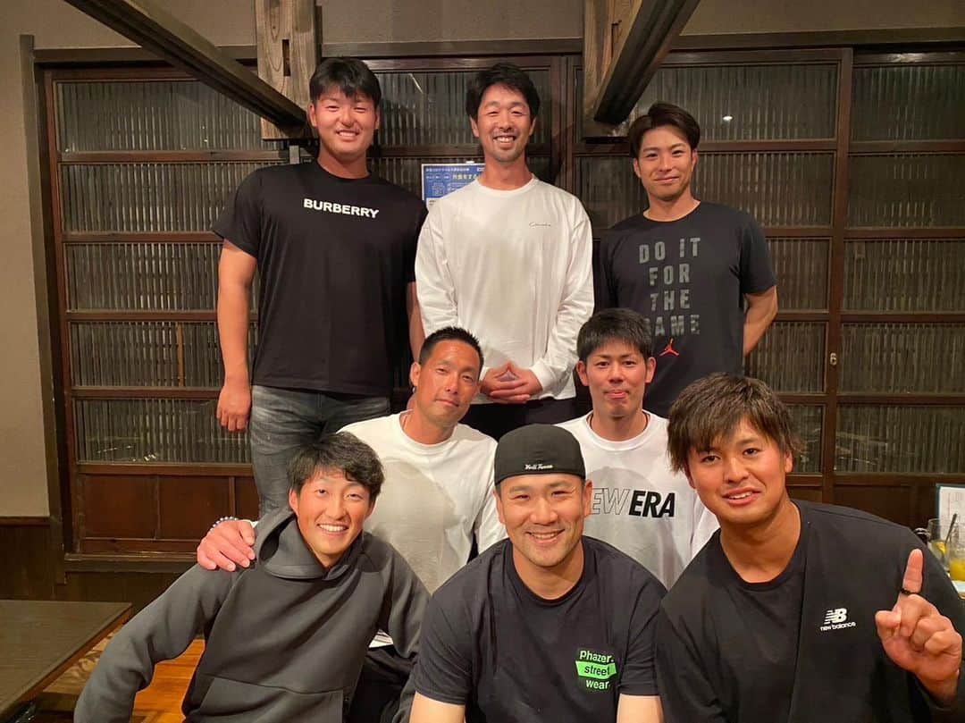 田中将大のインスタグラム：「昨日の休日はこのメンバーでご飯食べてきましたー😋🍴  #誰が誰だかわかるかな😏」