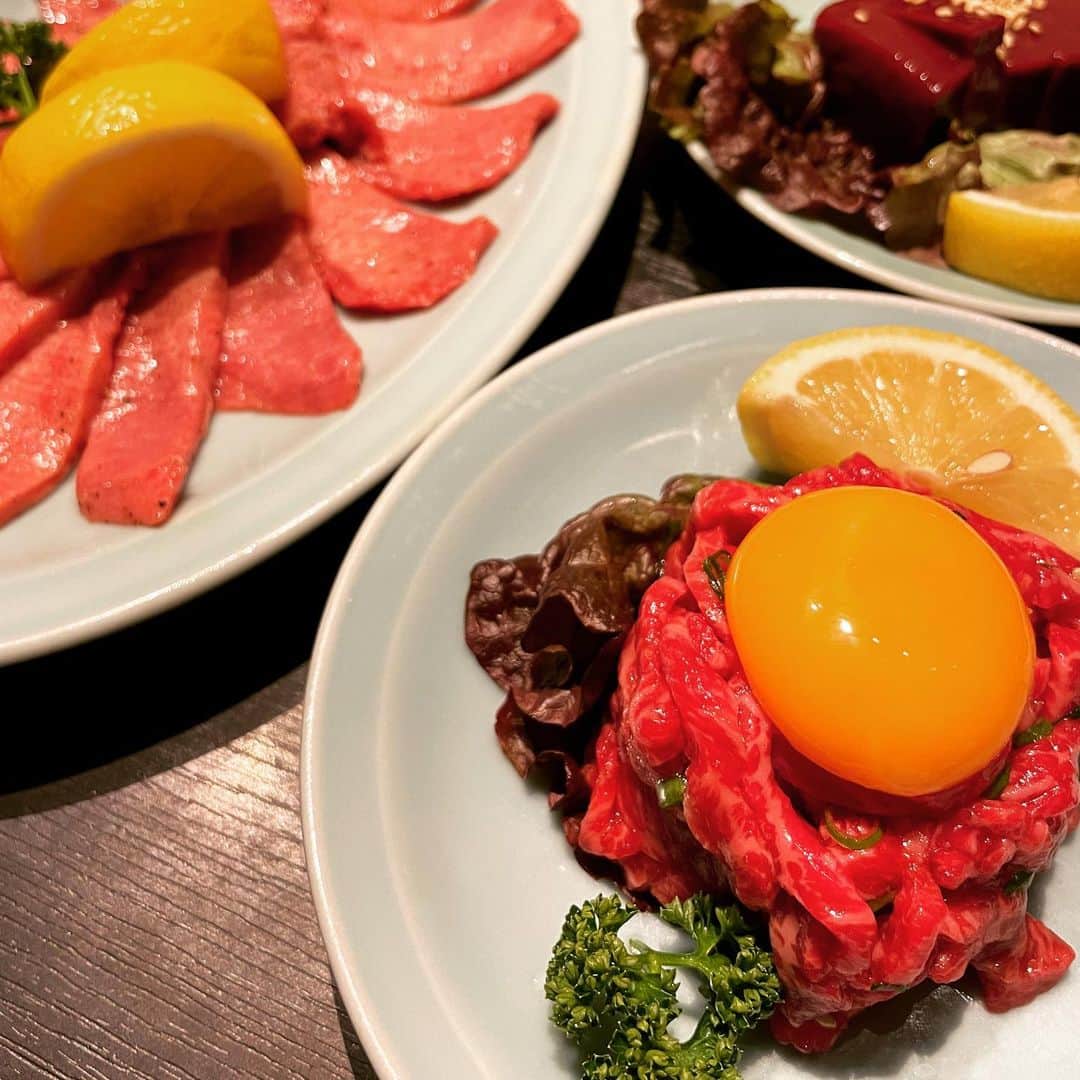 鈴木央紹さんのインスタグラム写真 - (鈴木央紹Instagram)「すごく久しぶりに。 肉活動は怠っておりません！笑 #ヒサログ #塩タン #ユッケ」3月14日 8時44分 - hisatsugusax