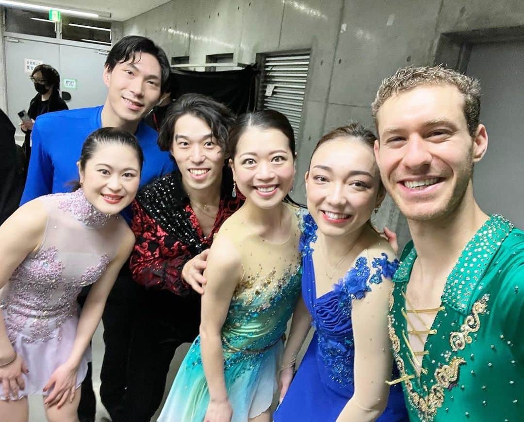 本郷理華のインスタグラム：「notte stellata family🌌✨⛸️⭐️❄️😊 みんな大好きです😆  #余韻投稿多めすみません #多分もう少しで終わる #予定」