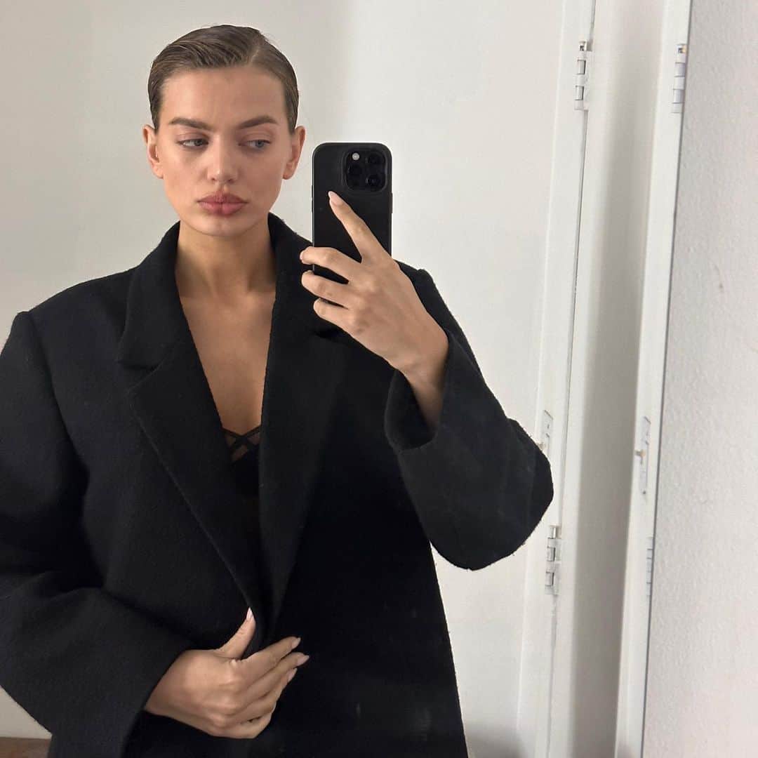 ブレッヒェ・ハイネンのインスタグラム：「🤳🏼 hi」