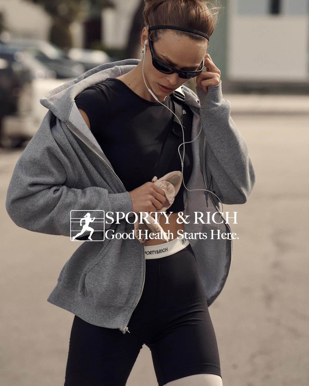 emilyのインスタグラム：「Obsessed with our SS23 activewear campaign. 🤍🤍🤍🤍🤍🤍🤍🤍🤍   @virginiebenarroch  @alexandranataf  @birgitkos」
