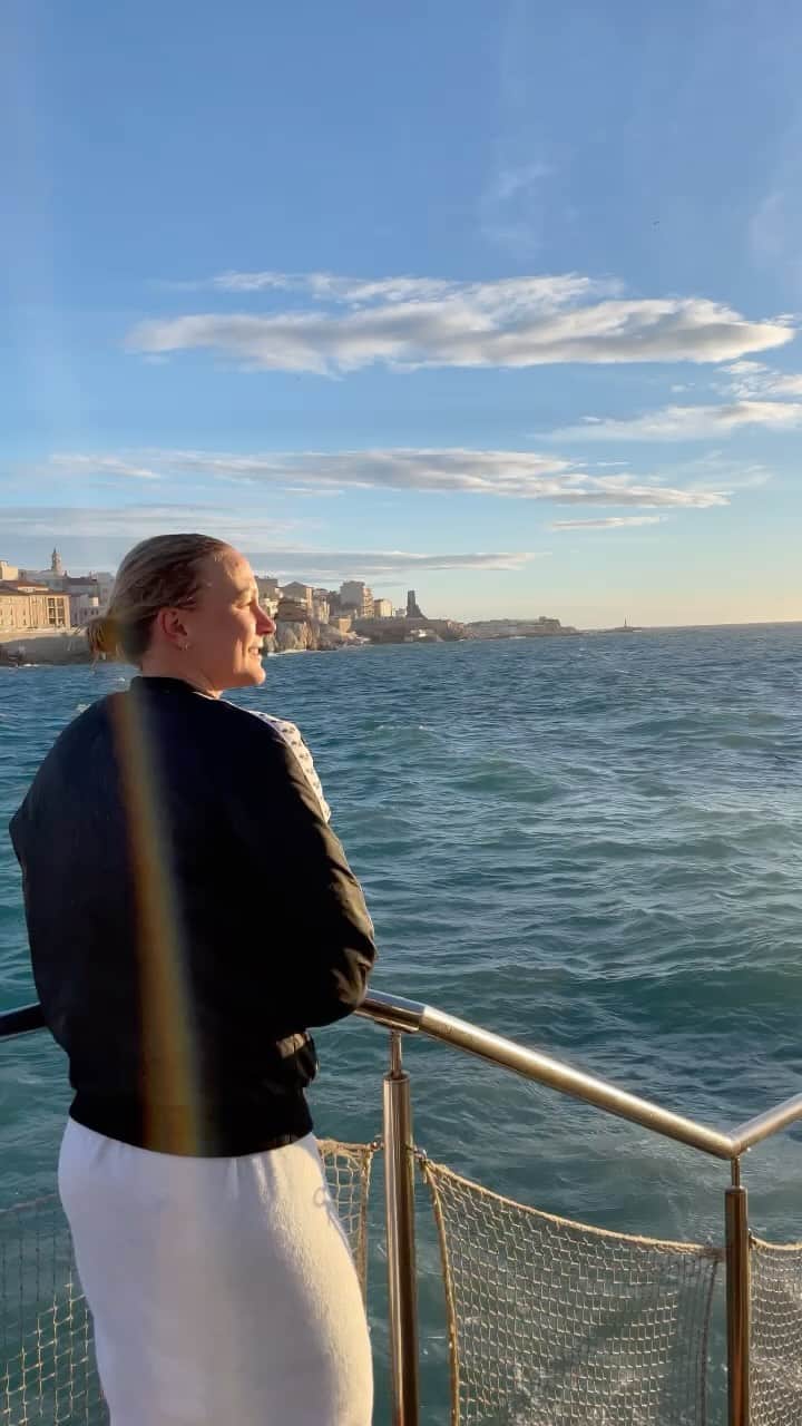 のインスタグラム：「Some sunny and busy days in Marseille. ☀️🏊🏼‍♀️🇫🇷」