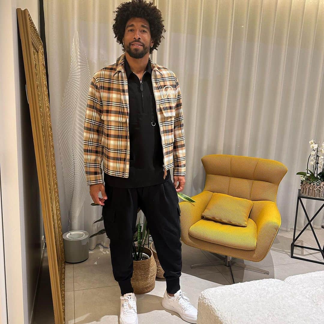 ダンテ・ボンフィム・コスタ・サントスのインスタグラム：「Animar um pouco esse feed 😅🥳 Boa semana a todos 🙌🏽🙏🏾」