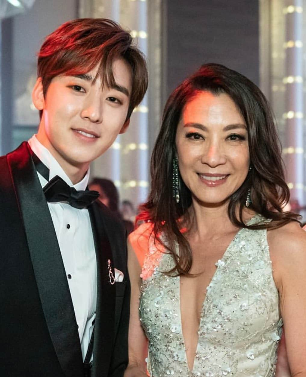 ケビン のインスタグラム：「Congratulations to @michelleyeoh_official for making history yesterday night as the 1st Asian woman ever to win an #oscar for Best Actress🏆  My heart is so immensely full to see someone like me on that screen. Thank you Michelle for giving people like us hope and allowing us to continue to dream BIG.  It was such a pleasure to have met you back in 2019 at AMFAR Hong Kong✨」