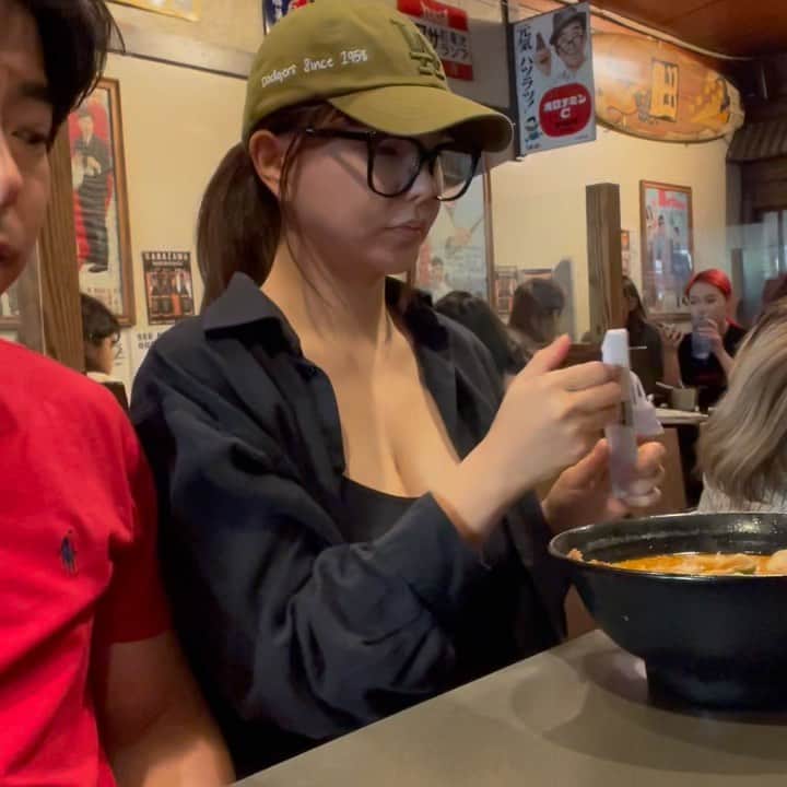 リュ・ジヘのインスタグラム：「#🇺🇸 내가 세상에서 제일 좋아하는 거 라면이랑 오빠  🍜🐻  #미국여행 #맛집이라고줄서서먹음 #la재팬타운   #실리콘밸리류찌」