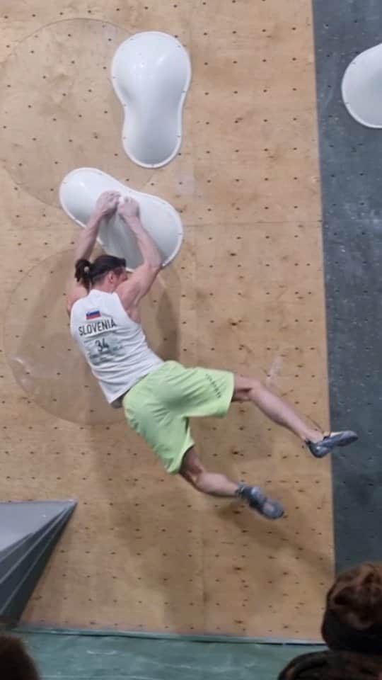イェルネイ・クルーダーのインスタグラム：「Another finals and another podium on #sbm23 🥉🤩!!! This is one of my favourite competitions, and I'm so proud of myself for making every single final since the first edition 😊😊😊.  @ocun.climbing @scarpaspa @sloveniaclimbing」