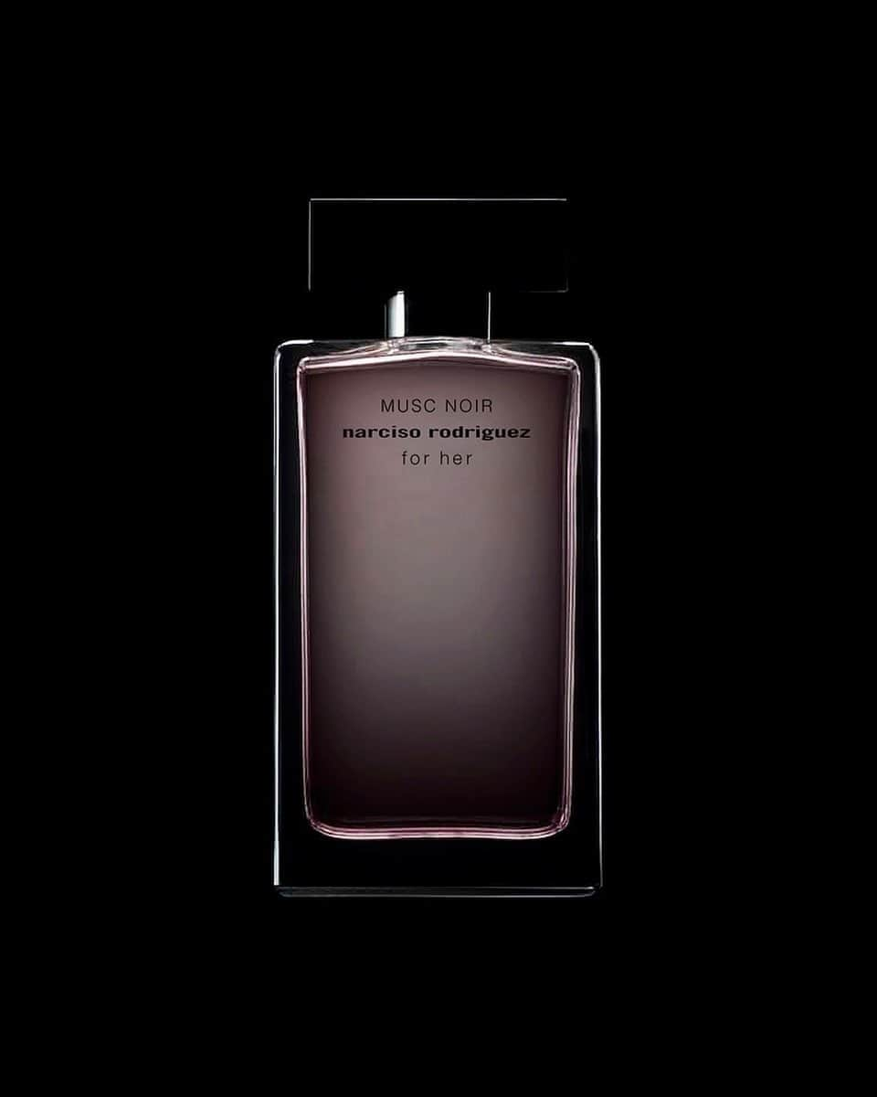 ナルシソロドリゲスのインスタグラム：「Celebrate your mystique and inner strength with for her MUSC NOIR.  #forher #muscnoir #narcisorodriguezparfums #parfum #fragrance」