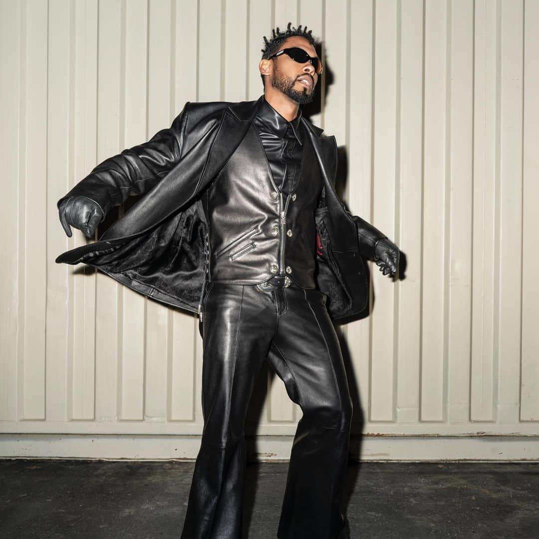 ミゲルのインスタグラム：「😈 THANK YOU  @vanityfair」