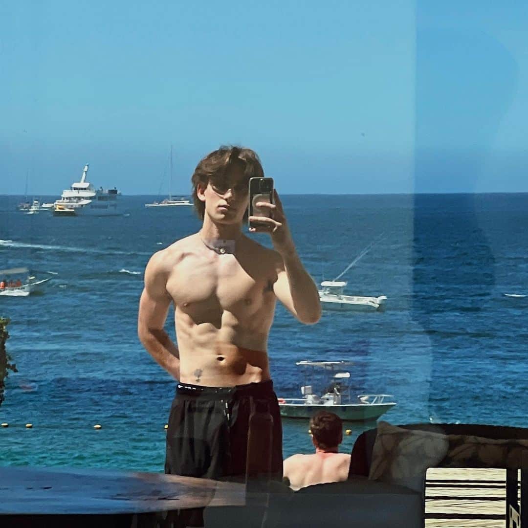 ジョニー・オーランドのインスタグラム：「Cabo」