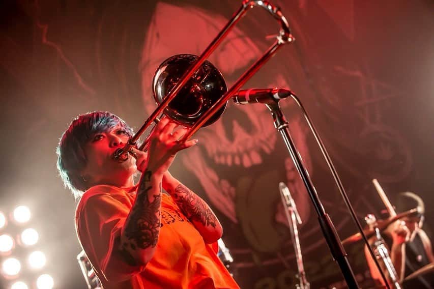 のインスタグラム：「💣🔥CAFFEINE BOMB TOUR 2022〜2023🔥💣 2023. 3. 11 大阪BIGCAT  Photo by @hayachinphoto」