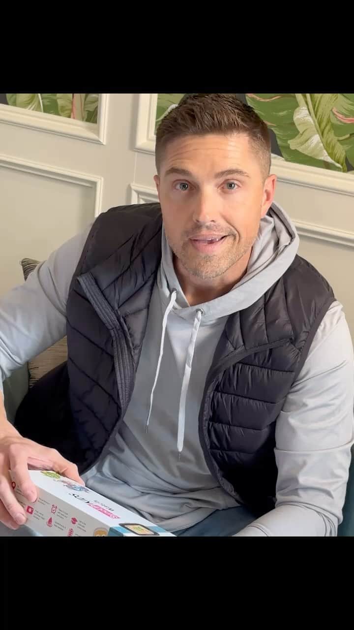 エリック・ウィンターのインスタグラム：「I can’t gatekeep this from all the parents out there that stress about being away from their kids! The SyncUP KIDS Watch from @TMobile is an absolute game changer. More info at T-Mobile.com #TMobilePartner」