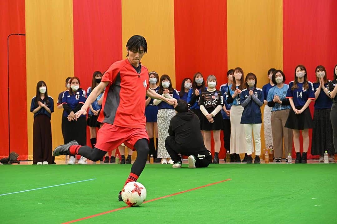 のインスタグラム：「今週土曜よる7時からの体育会TVは こんなのカッコ良すぎる注意報✨と こんなの見たら恋しちゃう警報✨が 一緒に発令しそうな3時間SPです！  是非リアルタイムでご覧ください #目黒蓮 #中村憲剛 #大久保嘉人 #鄭大世 #ウエストランド #お見送り芸人しんいち #上田竜也 #宮川大輔 #フワちゃん #鷲見玲奈」