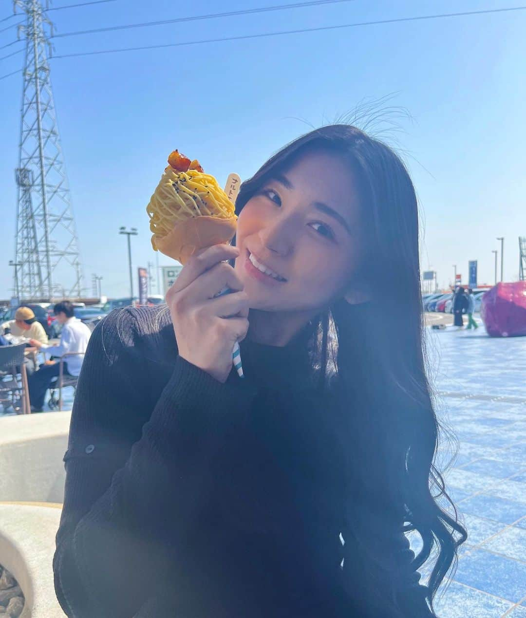 花岡咲のインスタグラム：「_  鳴門金時のソフトクリーム美味しかった〜🍦🍠  #くるくるなると」