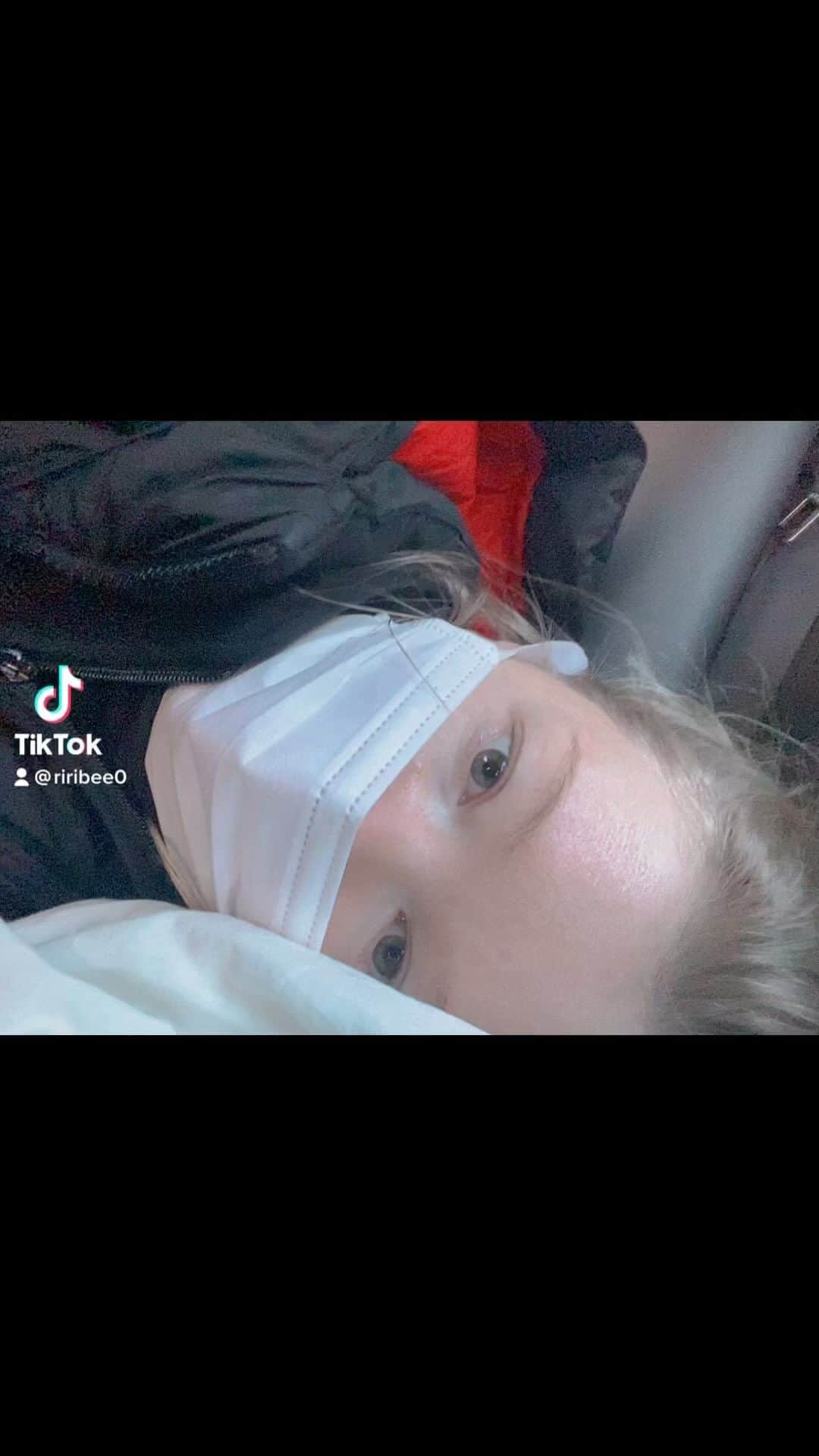 リリ・ヨハンソンのインスタグラム：「I have laid here on my side for a year in severe pain ⁣ ⁣ I have 0 quality of life left⁣ Everything was taken from me ⁣ ⁣ My spine and legs are destroyed ⁣ I’m trying not to let this destroy my soul ⁣ ⁣ I need help to get out of here and get treatment ⁣ ⁣ If you are able to or know anyone who can help please see the link in my bio #fundraiser #medicalmalpractice」