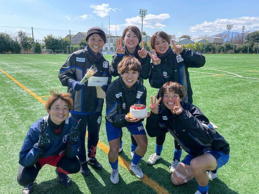 のインスタグラム：「.  31歳！ たくさんありがとうございます☺️  #19920314 #恒例のオーバー30ショット #スタッフからホワイトデー #充実した1年にしよーう #ノジマステラ神奈川相模原」