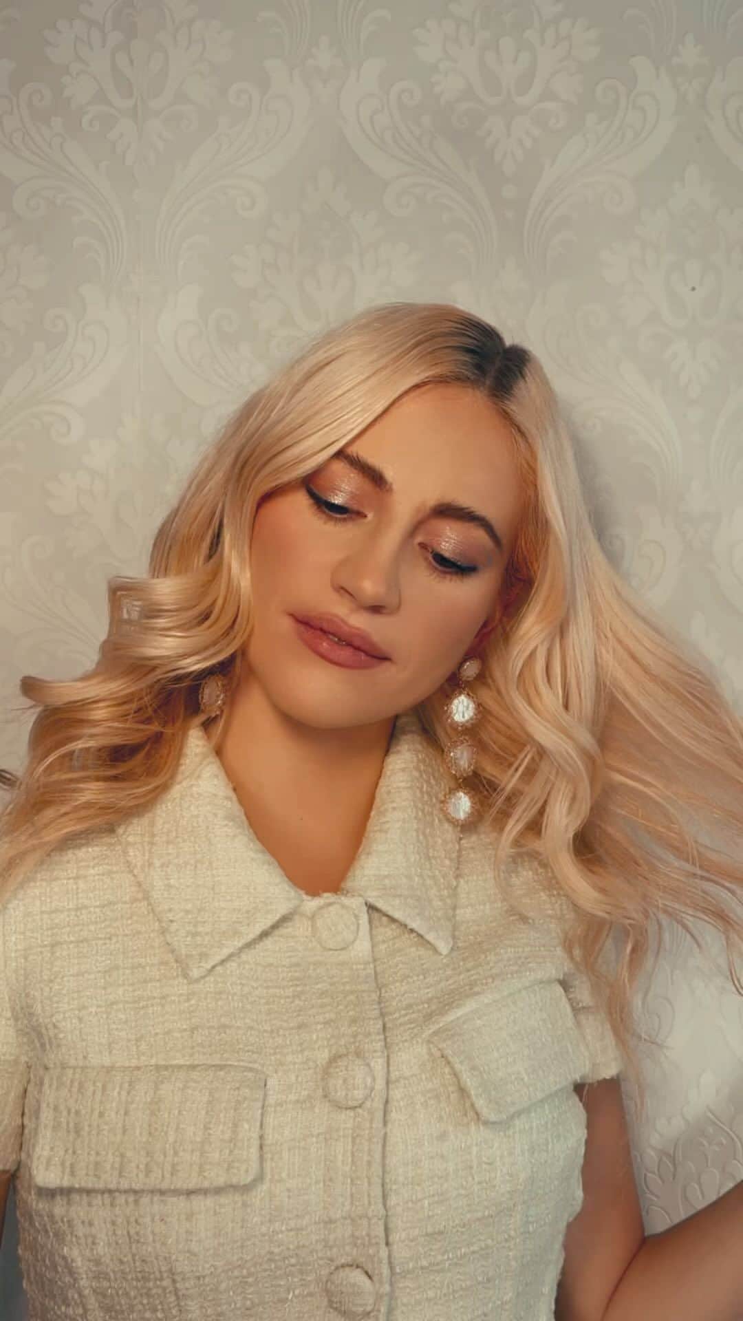 ピクシー・ロットのインスタグラム：「🧚‍♀️✨」