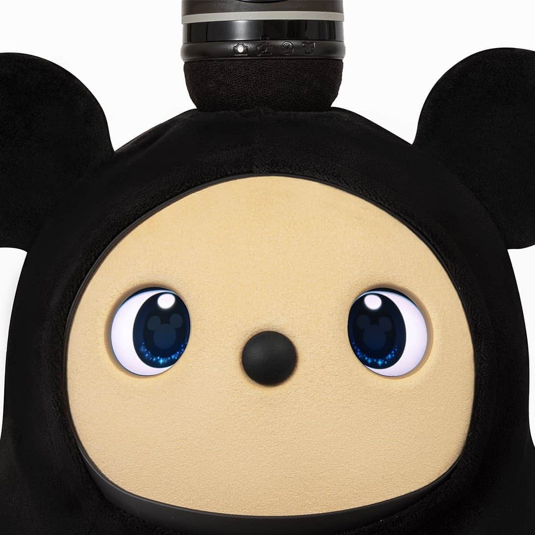 LOVOTさんのインスタグラム写真 - (LOVOTInstagram)「⠀⠀ ミッキーマウス仕様の限定 LOVOT 『Mickey Mouse / edition of LOVOT』が登場！ ⠀ ⠀ ＊3月15日販売開始 @lovot_official  #Disney #ディズニー #ミッキーマウス #LOVOT #らぼっと」3月14日 18時09分 - lovot_official
