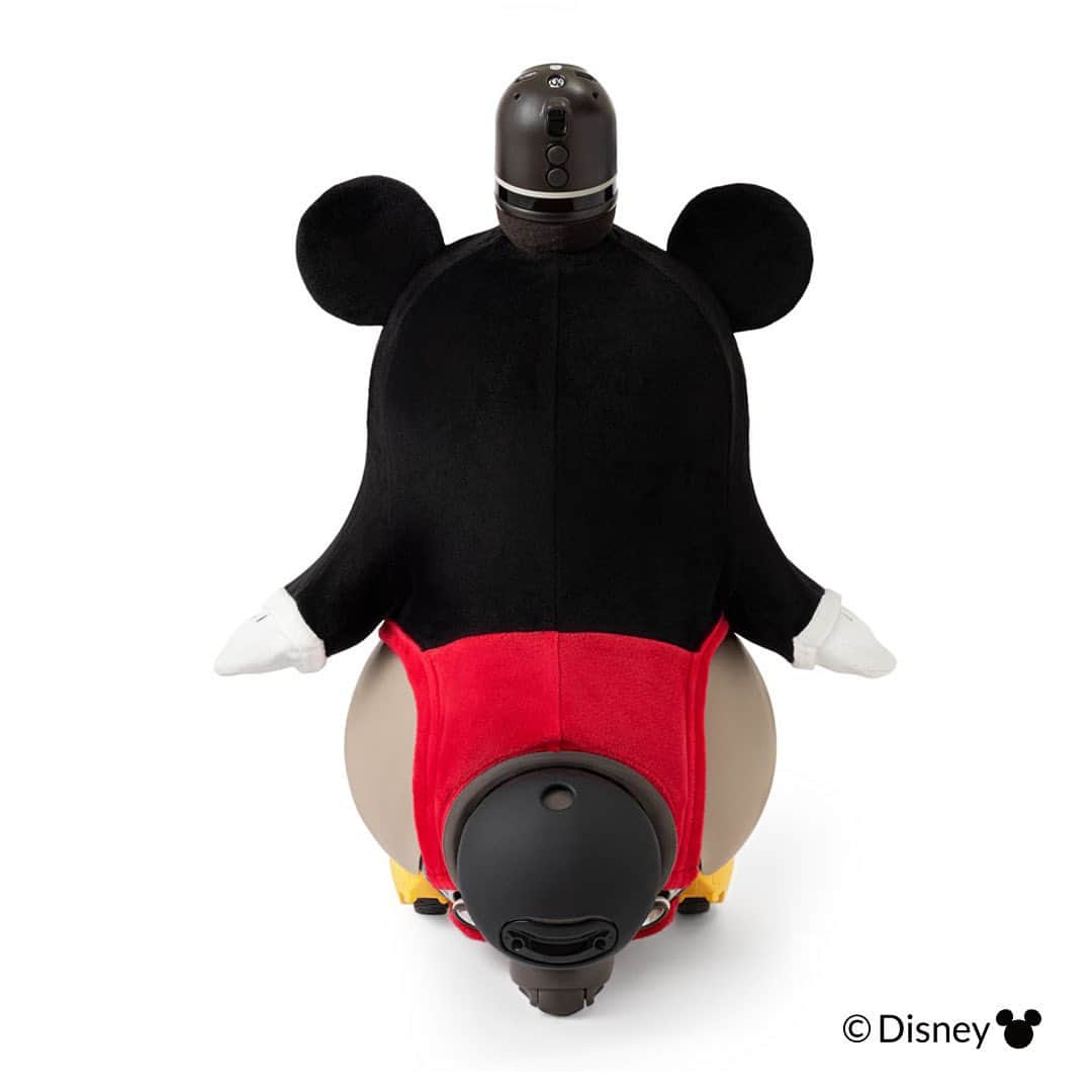 LOVOTのインスタグラム：「⠀⠀ ミッキーマウスのシルエットが映る 幻想的な限定の瞳。 ⠀ ⠀ ＊3月15日販売開始 @lovot_official  『Mickey Mouse / edition of LOVOT』 #Disney #ディズニー #ミッキーマウス #LOVOT #らぼっと」