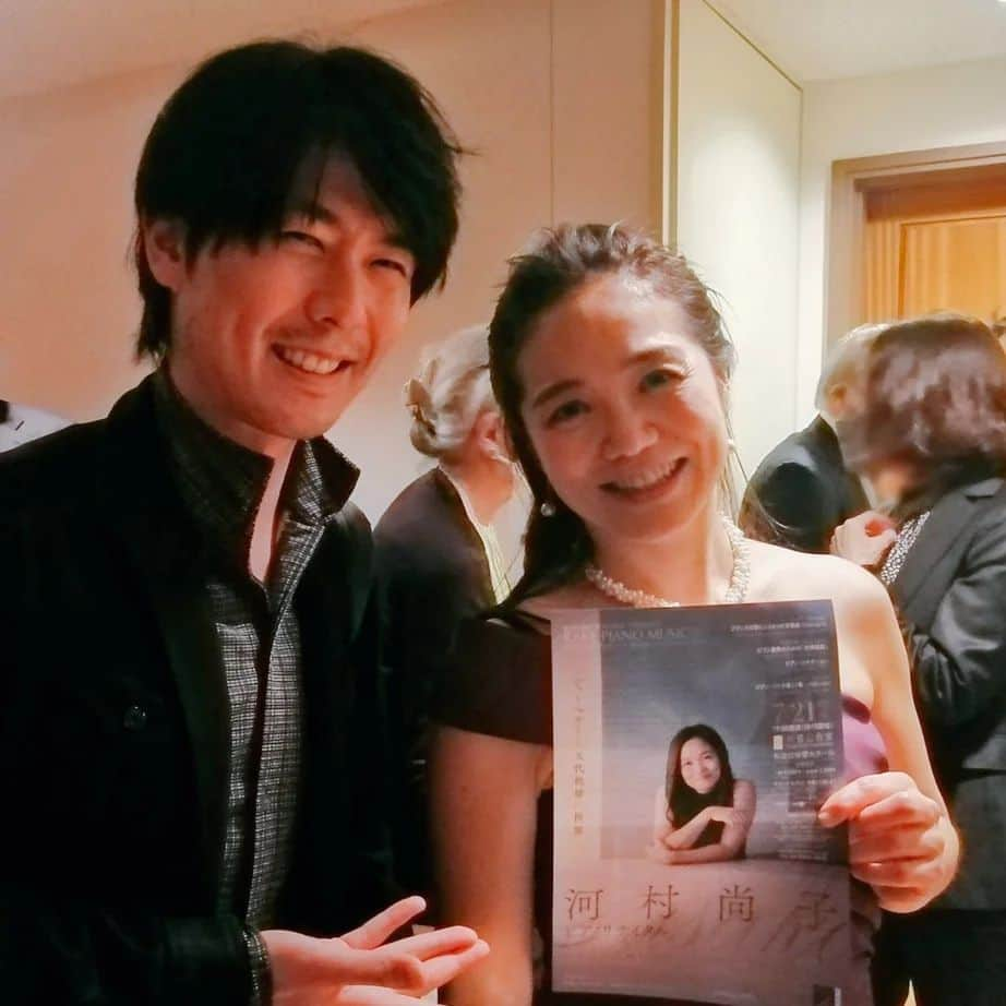 福間洸太朗のインスタグラム：「With Hisako Kawamura Yesterday she performed Amy Beach's Piano Concrto and Brahms's Piano Concerto No.2 with the Yomiuri Nippon Symphony and Kazuki Yamada in Suntory Hall at the Commemorative Concert of her  Suntory Award winning. It was very moving for me, because I've known her for many years and admired her musicality and personality.   This coming July, she will perform at my producing concert series "Rare Piano Music" in the beautiful Suginami Kokaido with a live audience. I'm so thrilled about it and playing four hands with her! 😆  河村尚子さんと。 昨日、彼女のサントリー音楽賞受賞記念演奏会に伺いました。前半にエイミー・ビーチの協奏曲（素晴らしいレア作品❣）、後半にブラームスの協奏曲第２番を山田和樹さんの指揮で読売交響楽団と演奏されましたが、この大曲二つを見事に弾きこなされ、深く感動したと共に、これからも背中を追っていきたいと思った一夜となりました。  その河村さんが、7月21日(金)私のプロデュースする演奏会でシューベルトと八代秋雄作品を演奏されます。  詳細はこちら↓ http://joyfularts.co.jp/rarepianomusic-rpm26/  プレイガイドの他、Peatixで🎫ご購入いただくと、オリジナルデザインのチケットを弊社より配送いたします。(学生券もあります) https://rpm26-kawamura2.peatix.com/view  #HisakoKawamura #SuntoryHall #SuntoryMusicAward #RarePianoMusic #SuginamiKokaido #YomiuriNipponSymphonyOrchestra #KazukiYamada #河村尚子 #サントリーホール #サントリー音楽賞 #読売日本交響楽団 #山田和樹 #レアピアノミュージック #杉並公会堂」