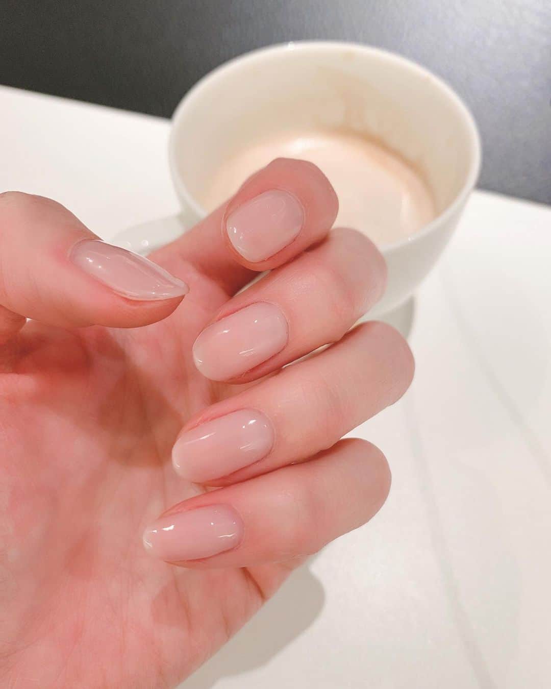 舞川あいくのインスタグラム：「Simple nail😊🤍💫  . #nail #aikunail」