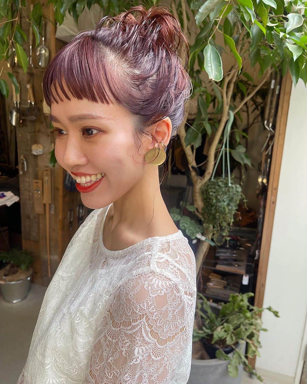 sakincho1028さんのインスタグラム写真 - (sakincho1028Instagram)「高めのシニヨンもかわいかったなぁ🤍  #sakinchohair  #hairarrange#hair#arrange#hairset#ヘアアレンジ#アレンジ#ヘアセット#豊橋#美容室#豊橋美容室#結婚式#ブライダル#ヘアメイク#メイク#花嫁#前撮り#フォトウェディング#出張ヘアメイク#ブライダルヘア#ウェディングヘア#花嫁ヘア」3月14日 18時31分 - sakincho1028