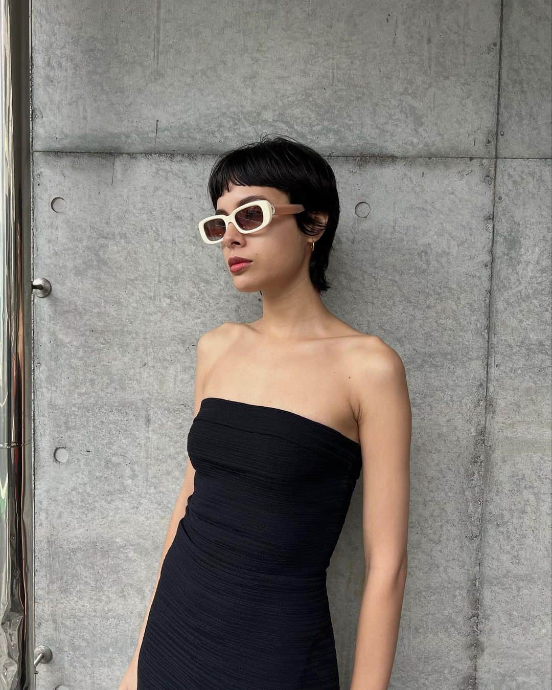 大屋夏南のインスタグラム：「@cosstores_jp x @lindafarrow shades 🤍 やっぱりサングラスはレトロなのが好き🕶 UV100%カットのレンズも嬉し💫  #COSJapan #COSxLINDAFARROW #pr」