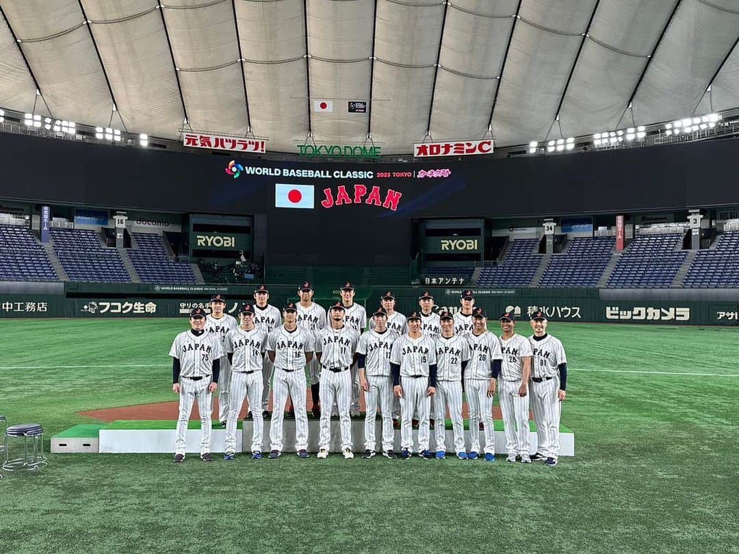栗林良吏さんのインスタグラム写真 - (栗林良吏Instagram)「.  世界一のチームで野球をやれてよかったです😊 全力で応援してます🔥📣  また同じユニフォームを着れるよう頑張ります⚾️  みなさんSNS等にあげてくださりありがとうございます😭 元気でました💪」3月14日 18時46分 - ryoji2038