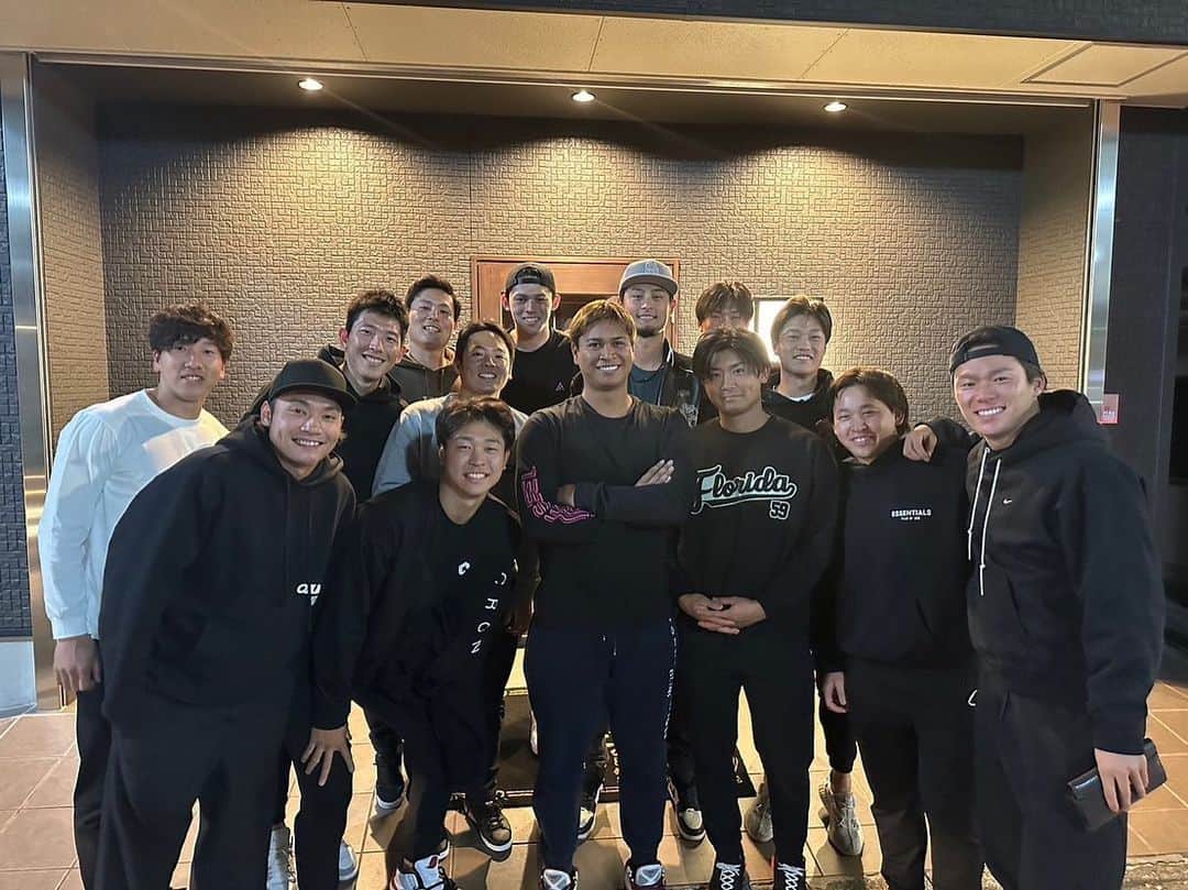 栗林良吏さんのインスタグラム写真 - (栗林良吏Instagram)「.  世界一のチームで野球をやれてよかったです😊 全力で応援してます🔥📣  また同じユニフォームを着れるよう頑張ります⚾️  みなさんSNS等にあげてくださりありがとうございます😭 元気でました💪」3月14日 18時46分 - ryoji2038