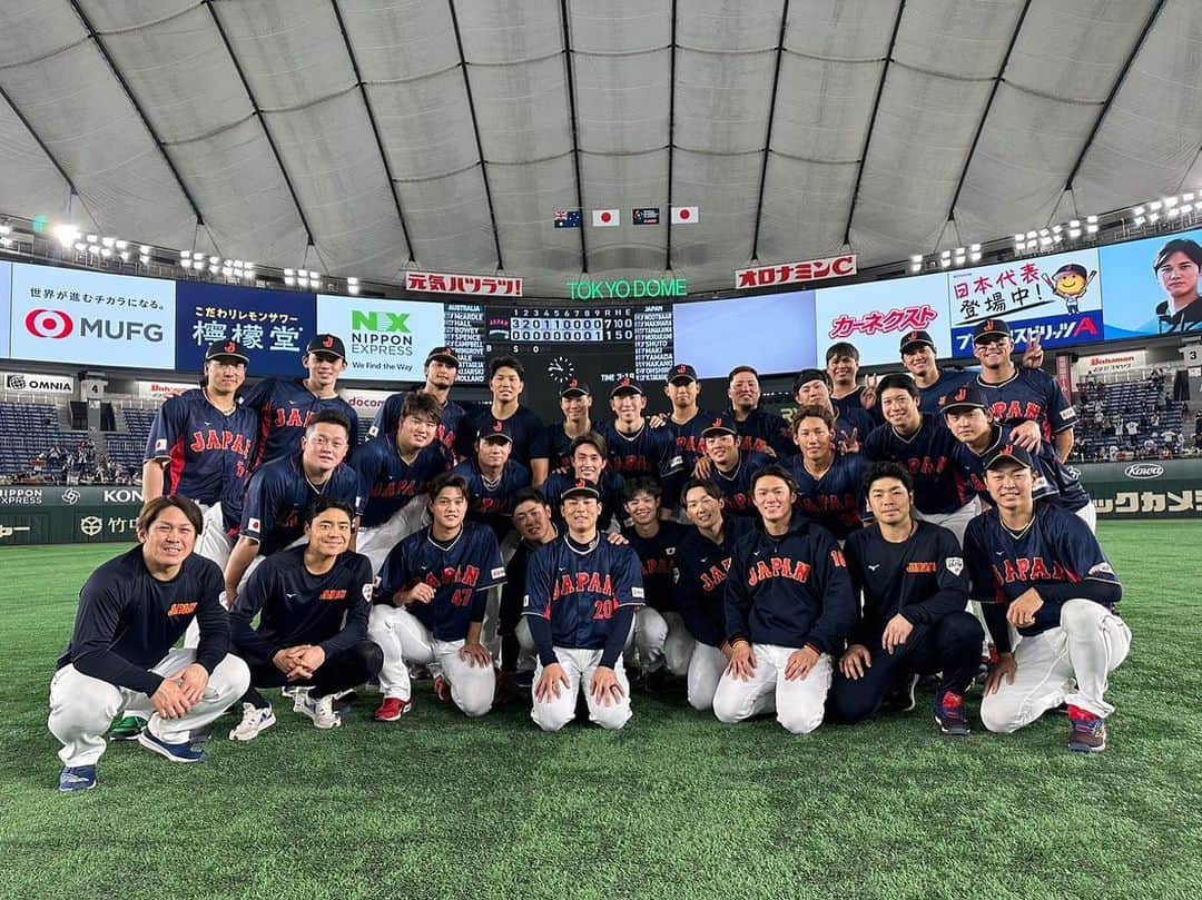 栗林良吏さんのインスタグラム写真 - (栗林良吏Instagram)「.  世界一のチームで野球をやれてよかったです😊 全力で応援してます🔥📣  また同じユニフォームを着れるよう頑張ります⚾️  みなさんSNS等にあげてくださりありがとうございます😭 元気でました💪」3月14日 18時46分 - ryoji2038