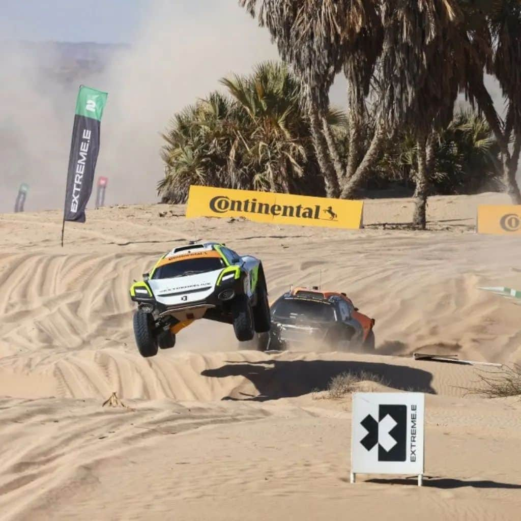 ヘイキ・コバライネンのインスタグラム：「What an awesome last week with @extremeelive and @jbxeracing teams in Saudi! Really enjoyed, although lots to learn about the sprint style racing. Need to get to that first corner ahead 😄 Still can taste the sand in my mouth 😂 #extremeelive」