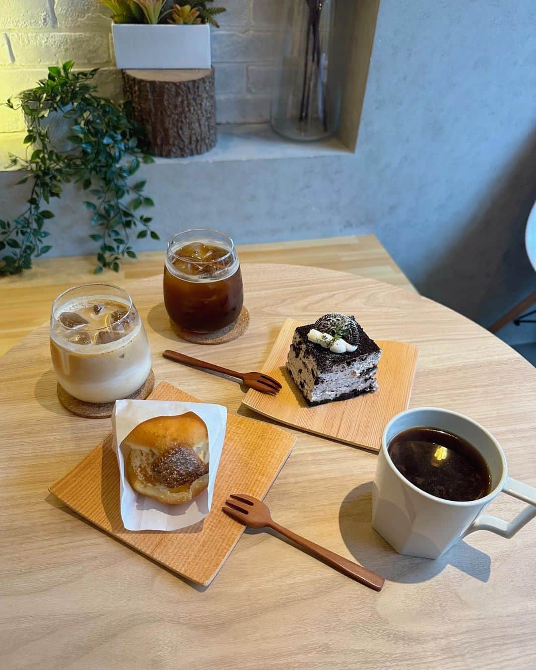 福長優さんのインスタグラム写真 - (福長優Instagram)「🍩  新大久保の @cafe.place_ne   店内も可愛かったし オレオケーキが美味しかったの🤍  ビックリするほどお腹いっぱいだったのに食べれた🐷。  早く韓国旅行いきたいなっ🤍🤎  #新大久保#新大久保カフェ #カフェ巡り」3月14日 10時00分 - yu_fukunaga88