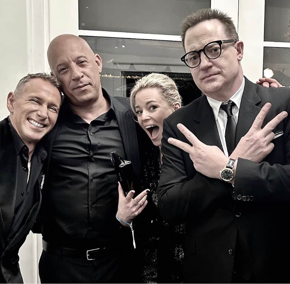 アダム・シャンクマンのインスタグラム：「@vindiesel thank you for posting my new favorite picture of the new cast of whatever the f you you would call this. Love you, and all my weird ass friends. Also, Brendan, I’m so proud of you… what a wonderful moment buddy. Oh, and @elizabethbanks, that near fall and recovery was literally the best I’ve seen on that stage. Mizel tov baby!!! You’re the tops. ❤️」